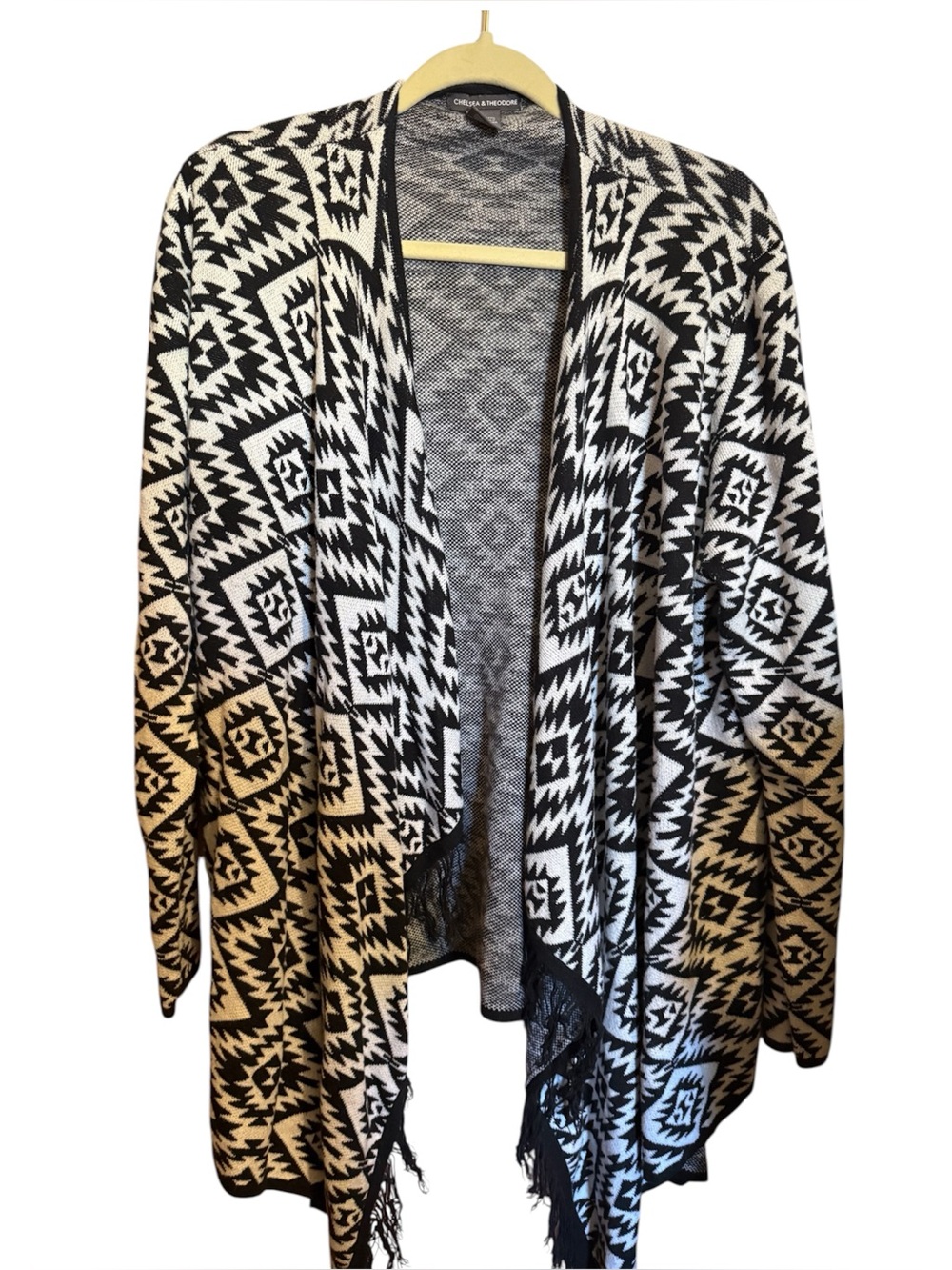 Chelsea & Theodore Black and White Geometric Open-Front Sweater ladies large
